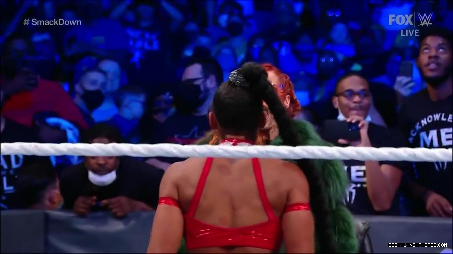 WWE_Friday_Night_SmackDown_2021_10_01_720p_HDTV_x264-NWCHD_mp4_004934014.jpg