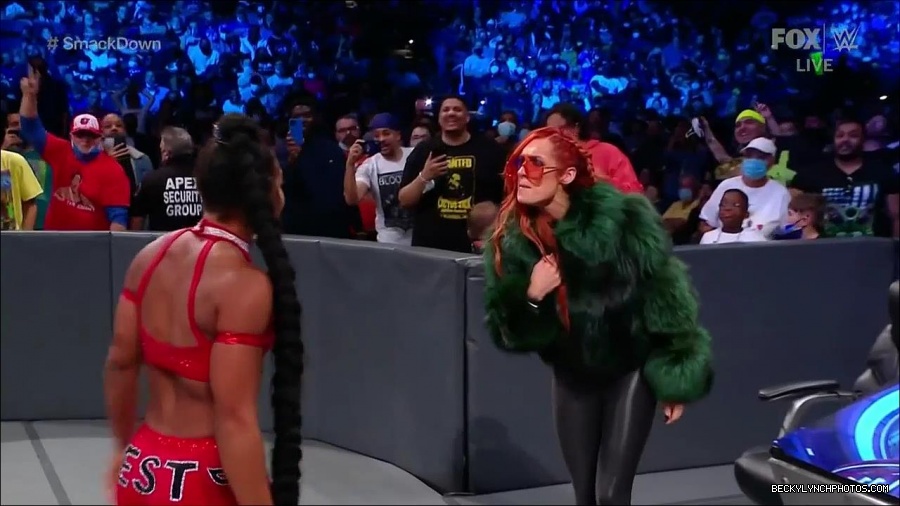WWE_Friday_Night_SmackDown_2021_10_01_720p_HDTV_x264-NWCHD_mp4_004935415.jpg