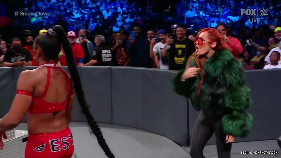 WWE_Friday_Night_SmackDown_2021_10_01_720p_HDTV_x264-NWCHD_mp4_004936116.jpg