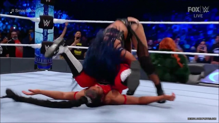 WWE_Friday_Night_SmackDown_2021_10_01_720p_HDTV_x264-NWCHD_mp4_004943824.jpg