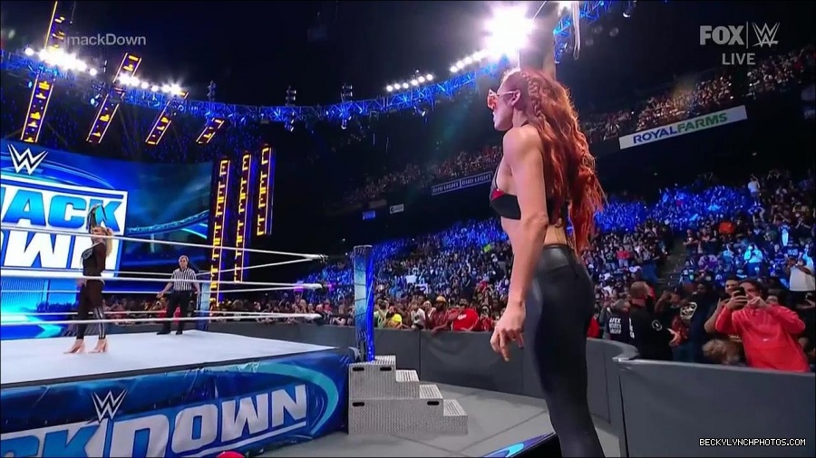 WWE_Friday_Night_SmackDown_2021_10_01_720p_HDTV_x264-NWCHD_mp4_004973253.jpg