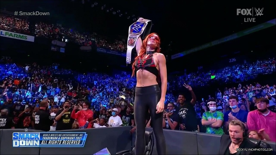 WWE_Friday_Night_SmackDown_2021_10_01_720p_HDTV_x264-NWCHD_mp4_004977457.jpg