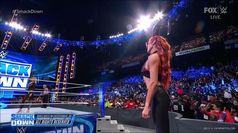 WWE_Friday_Night_SmackDown_2021_10_01_720p_HDTV_x264-NWCHD_mp4_004980260.jpg