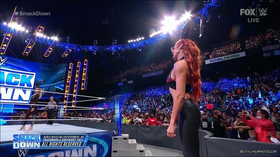 WWE_Friday_Night_SmackDown_2021_10_01_720p_HDTV_x264-NWCHD_mp4_004981661.jpg