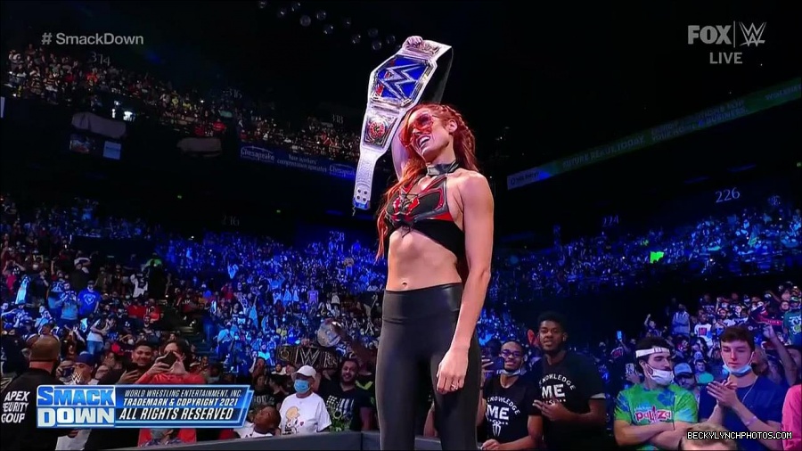 WWE_Friday_Night_SmackDown_2021_10_01_720p_HDTV_x264-NWCHD_mp4_004984464.jpg