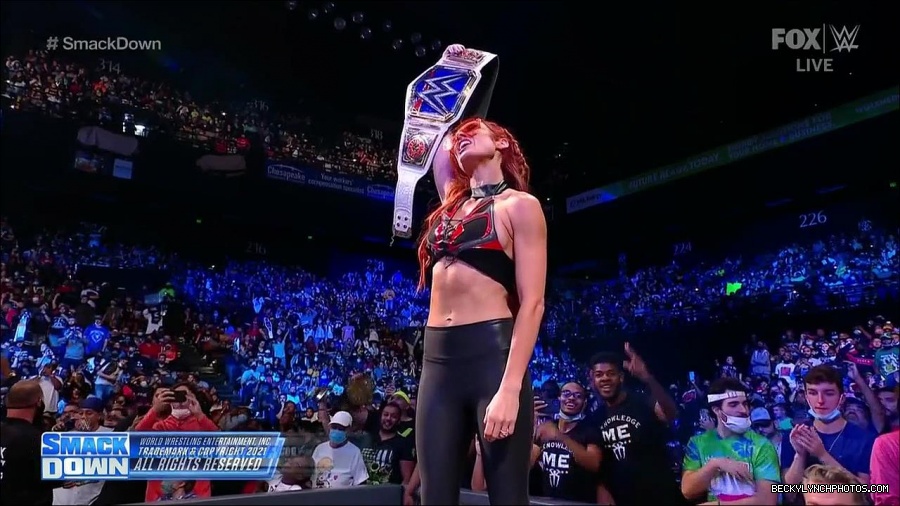 WWE_Friday_Night_SmackDown_2021_10_01_720p_HDTV_x264-NWCHD_mp4_004985165.jpg