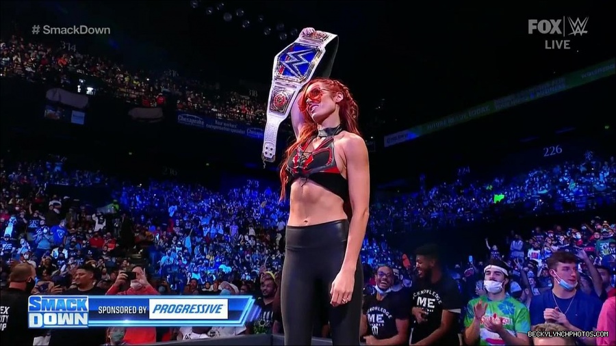 WWE_Friday_Night_SmackDown_2021_10_01_720p_HDTV_x264-NWCHD_mp4_004987968.jpg