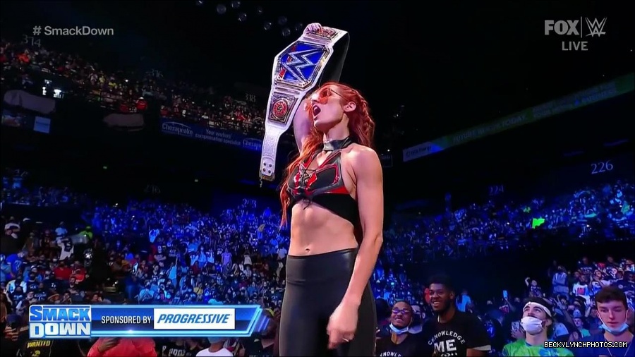 WWE_Friday_Night_SmackDown_2021_10_01_720p_HDTV_x264-NWCHD_mp4_004988668.jpg