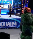 WWE_Friday_Night_SmackDown_2021_10_01_720p_HDTV_x264-NWCHD_mp4_004544347.jpg