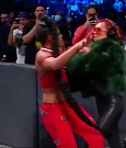 WWE_Friday_Night_SmackDown_2021_10_01_720p_HDTV_x264-NWCHD_mp4_004917197.jpg