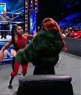 WWE_Friday_Night_SmackDown_2021_10_01_720p_HDTV_x264-NWCHD_mp4_004917898.jpg