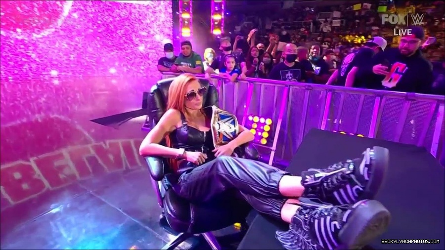 WWE_Friday_Night_SmackDown_2021_10_08_720p_HDTV_x264-NWCHD_mp4_000057791.jpg