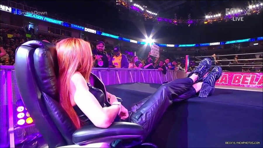 WWE_Friday_Night_SmackDown_2021_10_08_720p_HDTV_x264-NWCHD_mp4_000061294.jpg
