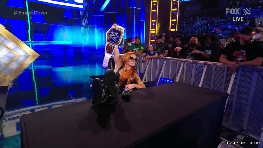 WWE_Friday_Night_SmackDown_2021_10_08_720p_HDTV_x264-NWCHD_mp4_000220753.jpg