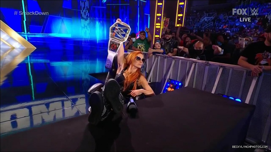 WWE_Friday_Night_SmackDown_2021_10_08_720p_HDTV_x264-NWCHD_mp4_000221454.jpg