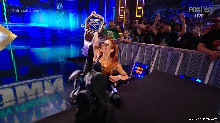 WWE_Friday_Night_SmackDown_2021_10_08_720p_HDTV_x264-NWCHD_mp4_000222155.jpg