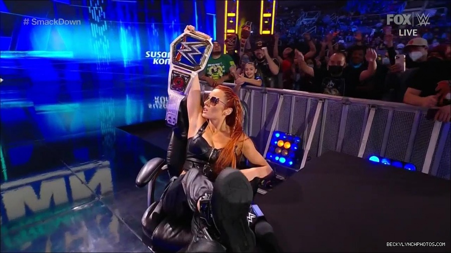 WWE_Friday_Night_SmackDown_2021_10_08_720p_HDTV_x264-NWCHD_mp4_000222855.jpg