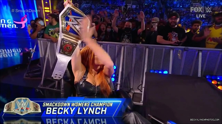 WWE_Friday_Night_SmackDown_2021_10_08_720p_HDTV_x264-NWCHD_mp4_000225658.jpg