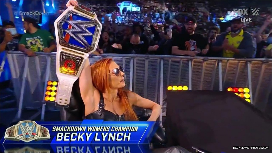 WWE_Friday_Night_SmackDown_2021_10_08_720p_HDTV_x264-NWCHD_mp4_000226359.jpg