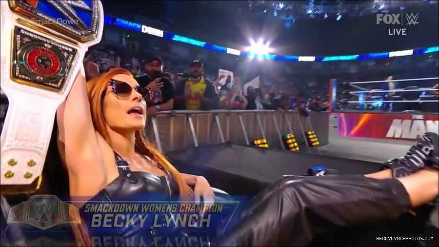 WWE_Friday_Night_SmackDown_2021_10_08_720p_HDTV_x264-NWCHD_mp4_000227760.jpg