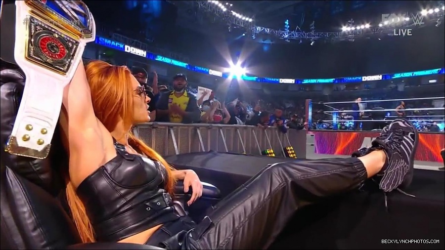 WWE_Friday_Night_SmackDown_2021_10_08_720p_HDTV_x264-NWCHD_mp4_000228461.jpg