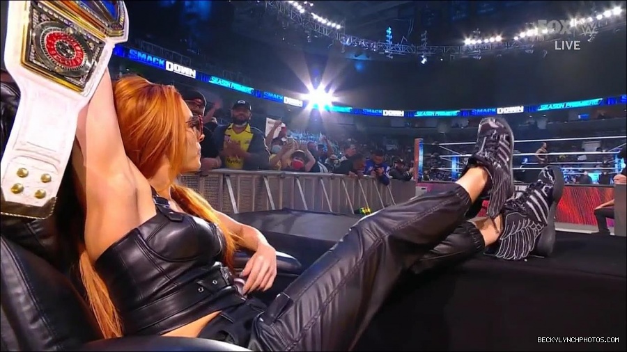 WWE_Friday_Night_SmackDown_2021_10_08_720p_HDTV_x264-NWCHD_mp4_000229162.jpg