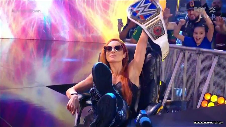WWE_Friday_Night_SmackDown_2021_10_08_720p_HDTV_x264-NWCHD_mp4_000240373.jpg