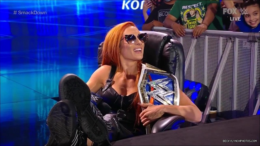 WWE_Friday_Night_SmackDown_2021_10_08_720p_HDTV_x264-NWCHD_mp4_000254387.jpg