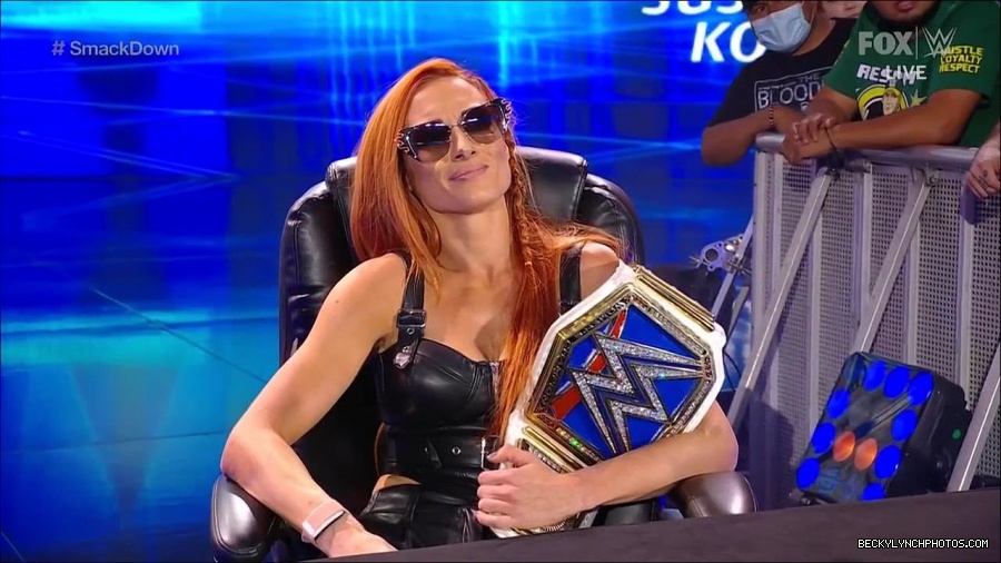 WWE_Friday_Night_SmackDown_2021_10_08_720p_HDTV_x264-NWCHD_mp4_000338471.jpg