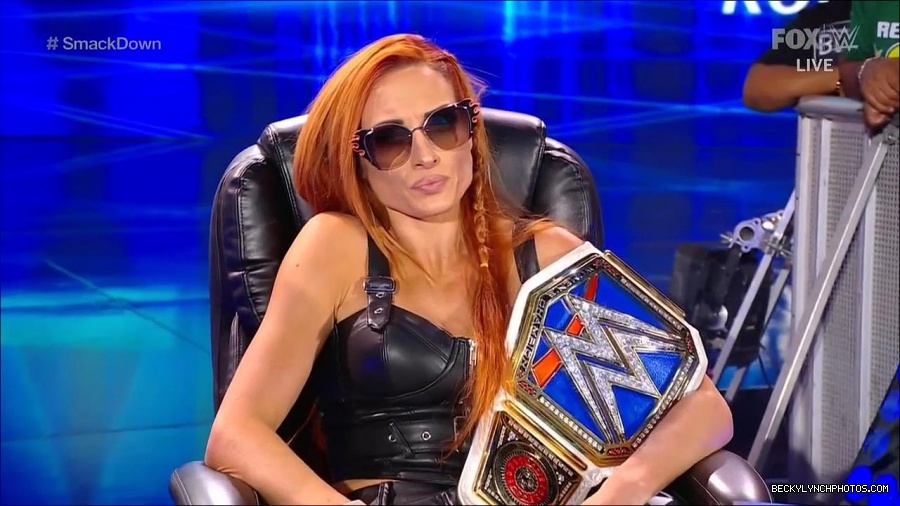 WWE_Friday_Night_SmackDown_2021_10_08_720p_HDTV_x264-NWCHD_mp4_000372805.jpg
