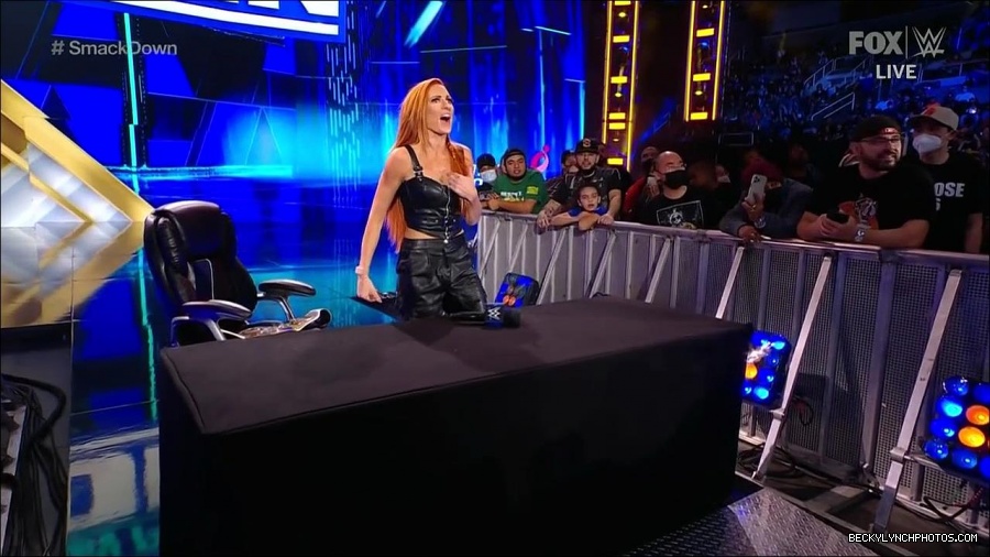 WWE_Friday_Night_SmackDown_2021_10_08_720p_HDTV_x264-NWCHD_mp4_000395228.jpg