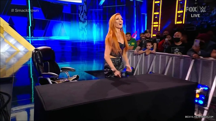 WWE_Friday_Night_SmackDown_2021_10_08_720p_HDTV_x264-NWCHD_mp4_000399432.jpg
