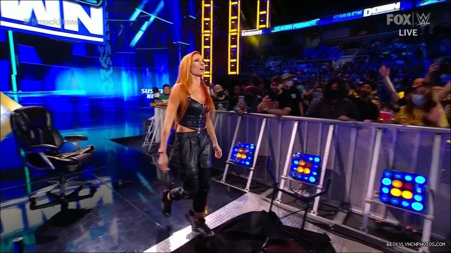 WWE_Friday_Night_SmackDown_2021_10_08_720p_HDTV_x264-NWCHD_mp4_000407140.jpg
