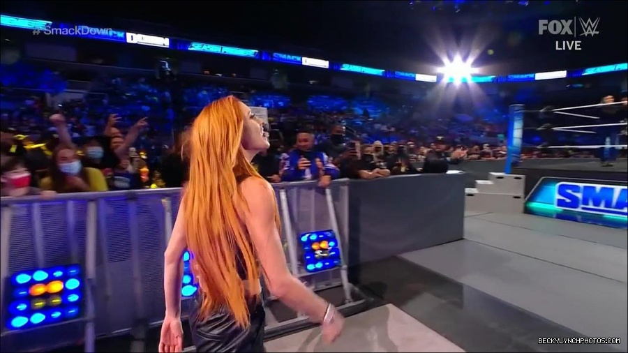 WWE_Friday_Night_SmackDown_2021_10_08_720p_HDTV_x264-NWCHD_mp4_000409242.jpg
