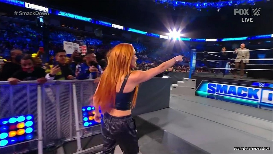 WWE_Friday_Night_SmackDown_2021_10_08_720p_HDTV_x264-NWCHD_mp4_000409942.jpg