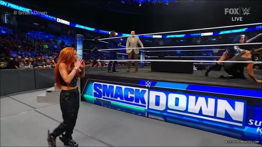 WWE_Friday_Night_SmackDown_2021_10_08_720p_HDTV_x264-NWCHD_mp4_000414847.jpg