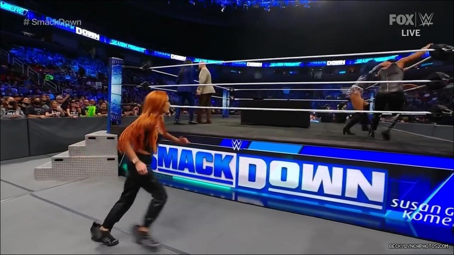 WWE_Friday_Night_SmackDown_2021_10_08_720p_HDTV_x264-NWCHD_mp4_000415548.jpg