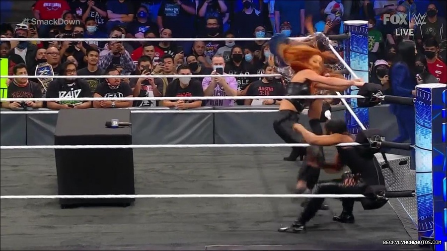 WWE_Friday_Night_SmackDown_2021_10_08_720p_HDTV_x264-NWCHD_mp4_000424657.jpg