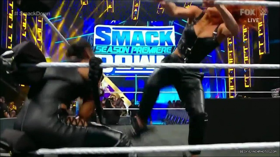 WWE_Friday_Night_SmackDown_2021_10_08_720p_HDTV_x264-NWCHD_mp4_000425358.jpg