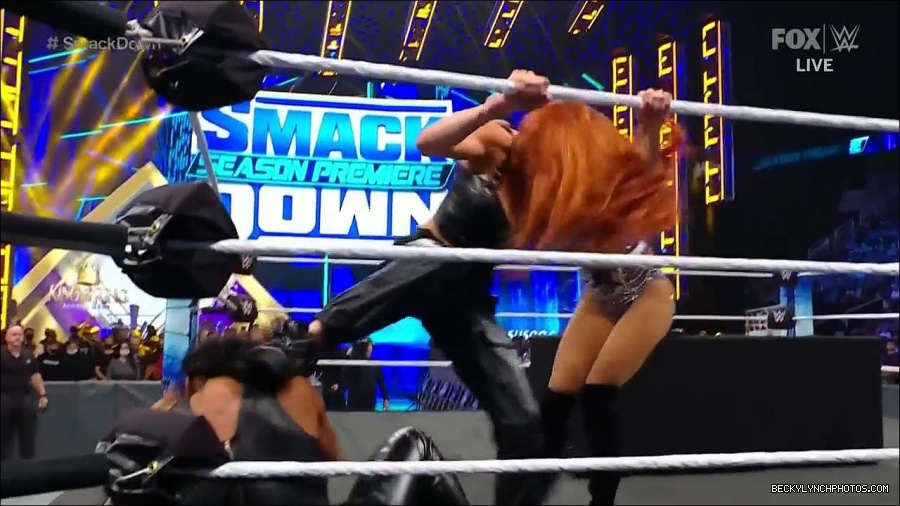WWE_Friday_Night_SmackDown_2021_10_08_720p_HDTV_x264-NWCHD_mp4_000427460.jpg