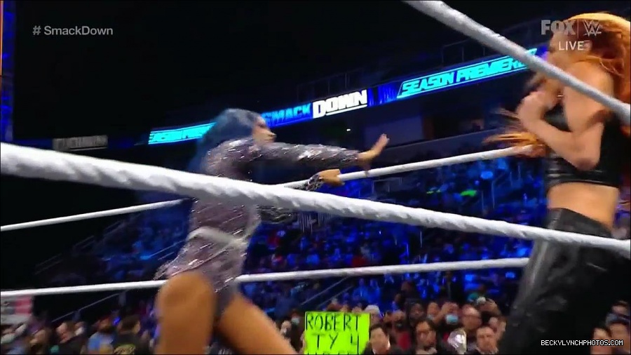 WWE_Friday_Night_SmackDown_2021_10_08_720p_HDTV_x264-NWCHD_mp4_000431664.jpg