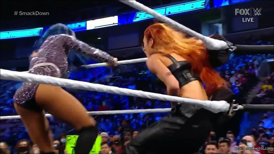 WWE_Friday_Night_SmackDown_2021_10_08_720p_HDTV_x264-NWCHD_mp4_000432365.jpg