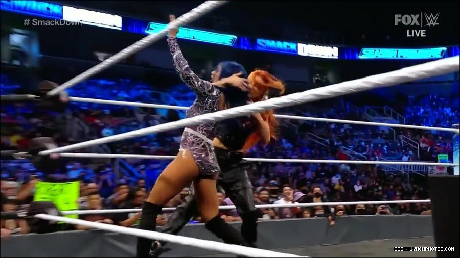 WWE_Friday_Night_SmackDown_2021_10_08_720p_HDTV_x264-NWCHD_mp4_000439372.jpg