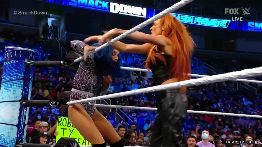 WWE_Friday_Night_SmackDown_2021_10_08_720p_HDTV_x264-NWCHD_mp4_000441474.jpg