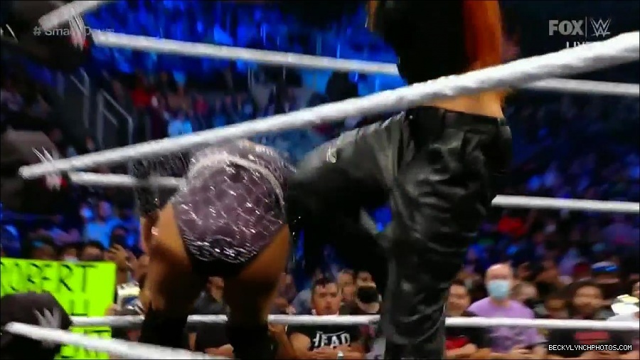 WWE_Friday_Night_SmackDown_2021_10_08_720p_HDTV_x264-NWCHD_mp4_000444277.jpg