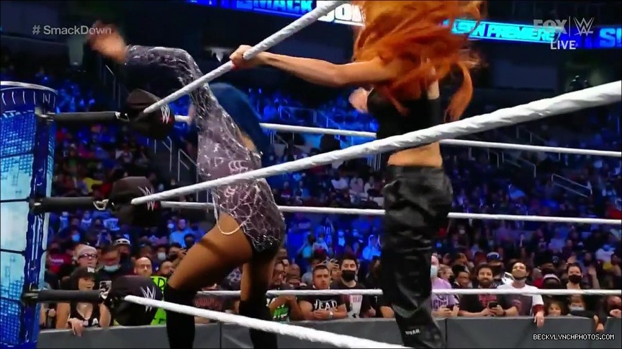 WWE_Friday_Night_SmackDown_2021_10_08_720p_HDTV_x264-NWCHD_mp4_000444977.jpg