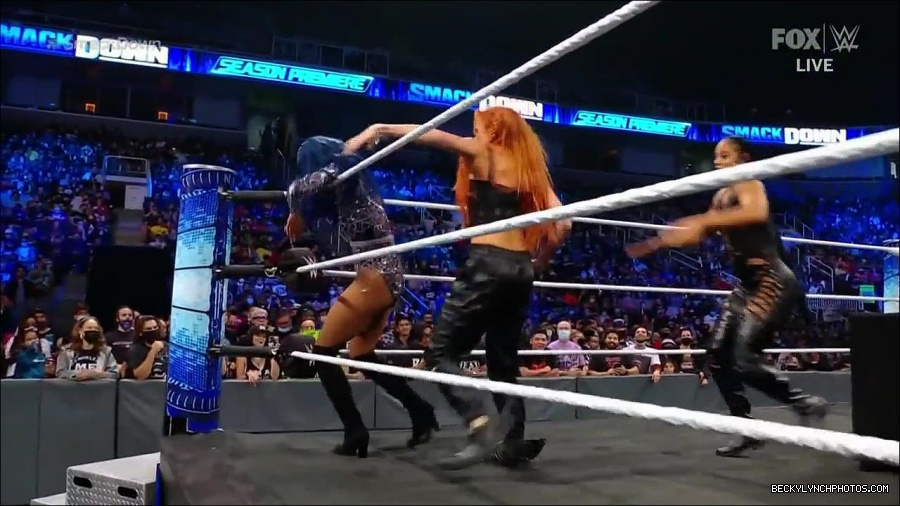 WWE_Friday_Night_SmackDown_2021_10_08_720p_HDTV_x264-NWCHD_mp4_000445678.jpg