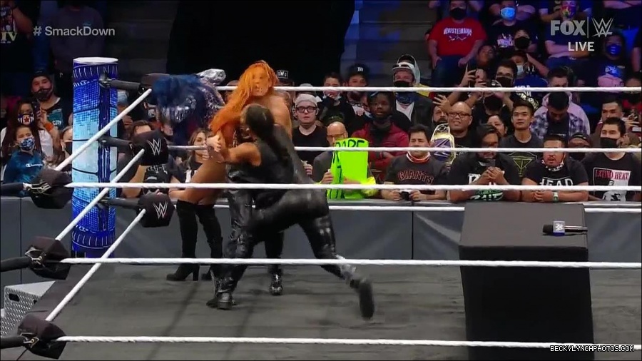 WWE_Friday_Night_SmackDown_2021_10_08_720p_HDTV_x264-NWCHD_mp4_000447780.jpg