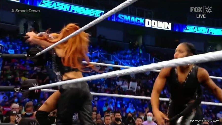 WWE_Friday_Night_SmackDown_2021_10_08_720p_HDTV_x264-NWCHD_mp4_000448481.jpg