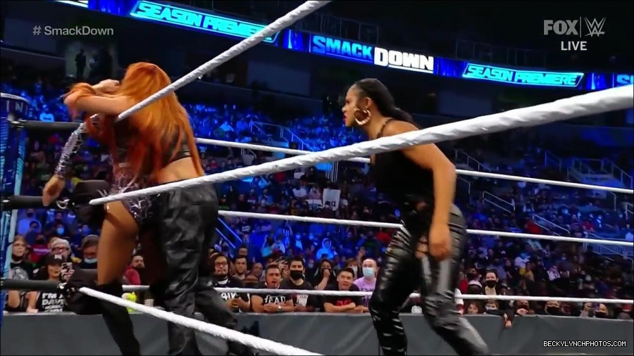 WWE_Friday_Night_SmackDown_2021_10_08_720p_HDTV_x264-NWCHD_mp4_000449182.jpg